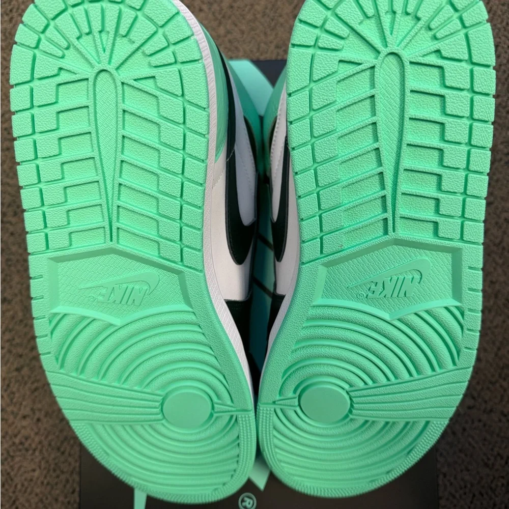 Jordan 1 Retro High OG Green Glow Sneakers Black and Mint - Picture 5 of 5